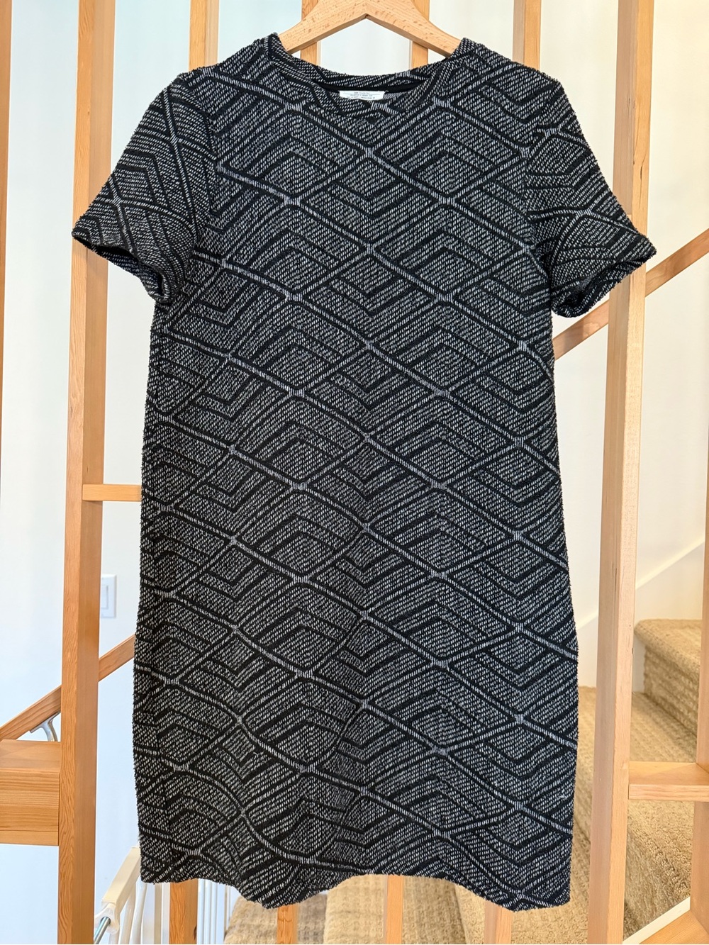 Zara Black and Gray Geometric Short-Sleeve Dress - M